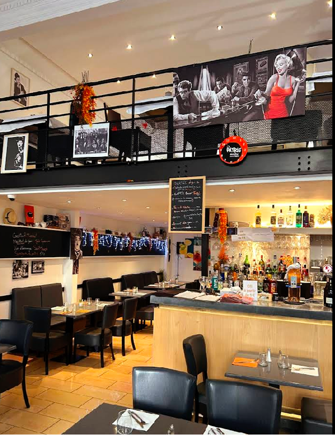 Chef cuisinant un plat français traditionnel à La Patrie Lyon 6e